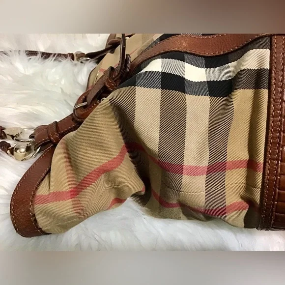 Burberry Bags - Picture 9 of 16